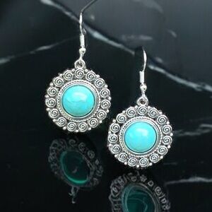 💥2/$24 or 3/$30💥 Boho western chic fashion earrings in silver & turquoise. NWT